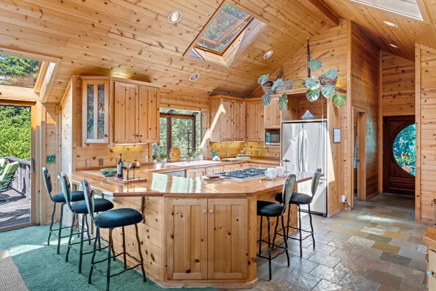 Detail Gallery Image 10 of 62 For 994 Laurel Grove Dr, Soquel,  CA 95073 - 5 Beds | 4 Baths