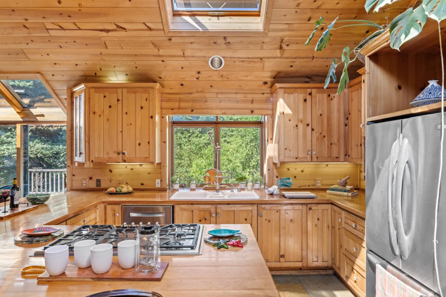 Detail Gallery Image 11 of 62 For 994 Laurel Grove Dr, Soquel,  CA 95073 - 5 Beds | 4 Baths