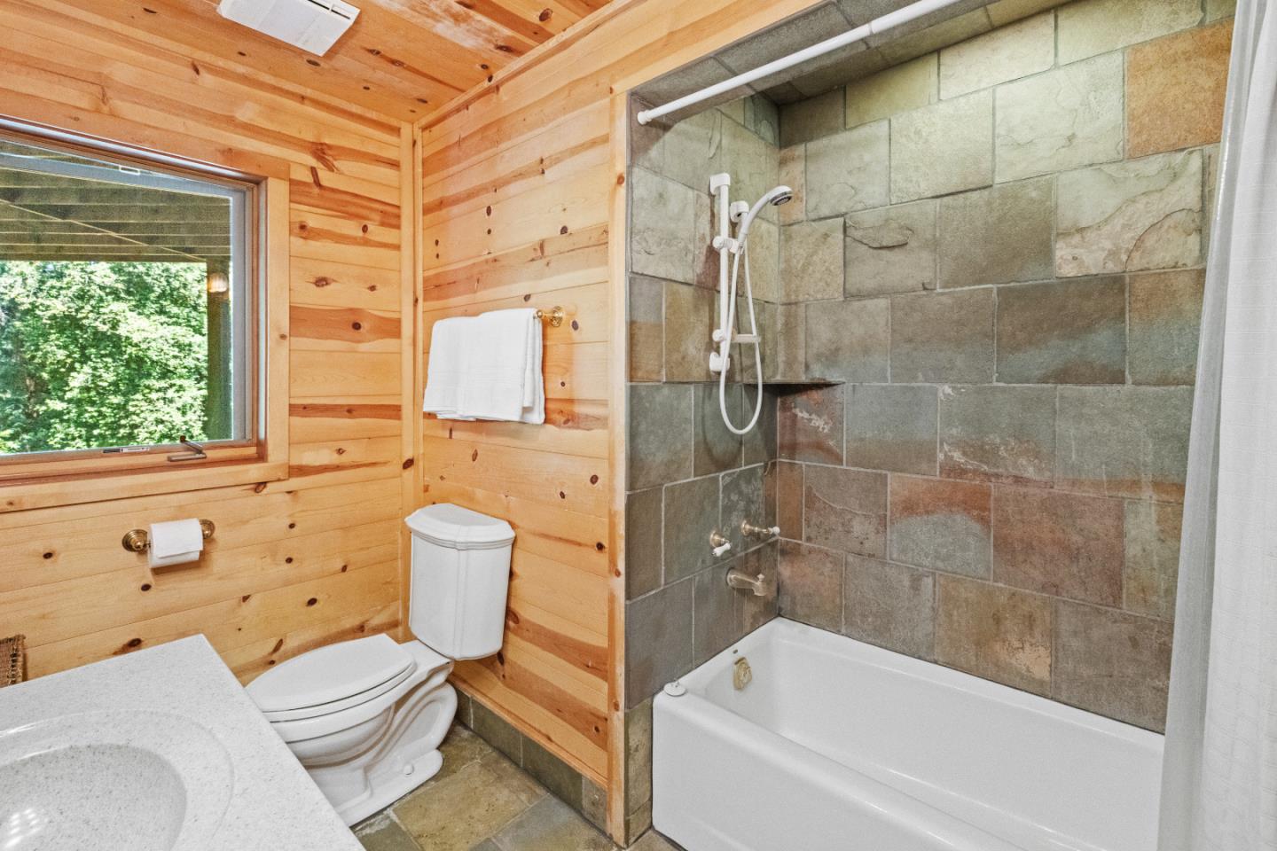 Detail Gallery Image 19 of 62 For 994 Laurel Grove Dr, Soquel,  CA 95073 - 5 Beds | 4 Baths