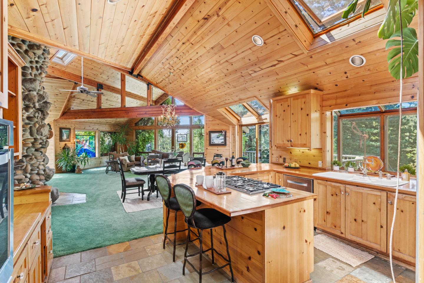 Detail Gallery Image 7 of 62 For 994 Laurel Grove Dr, Soquel,  CA 95073 - 5 Beds | 4 Baths