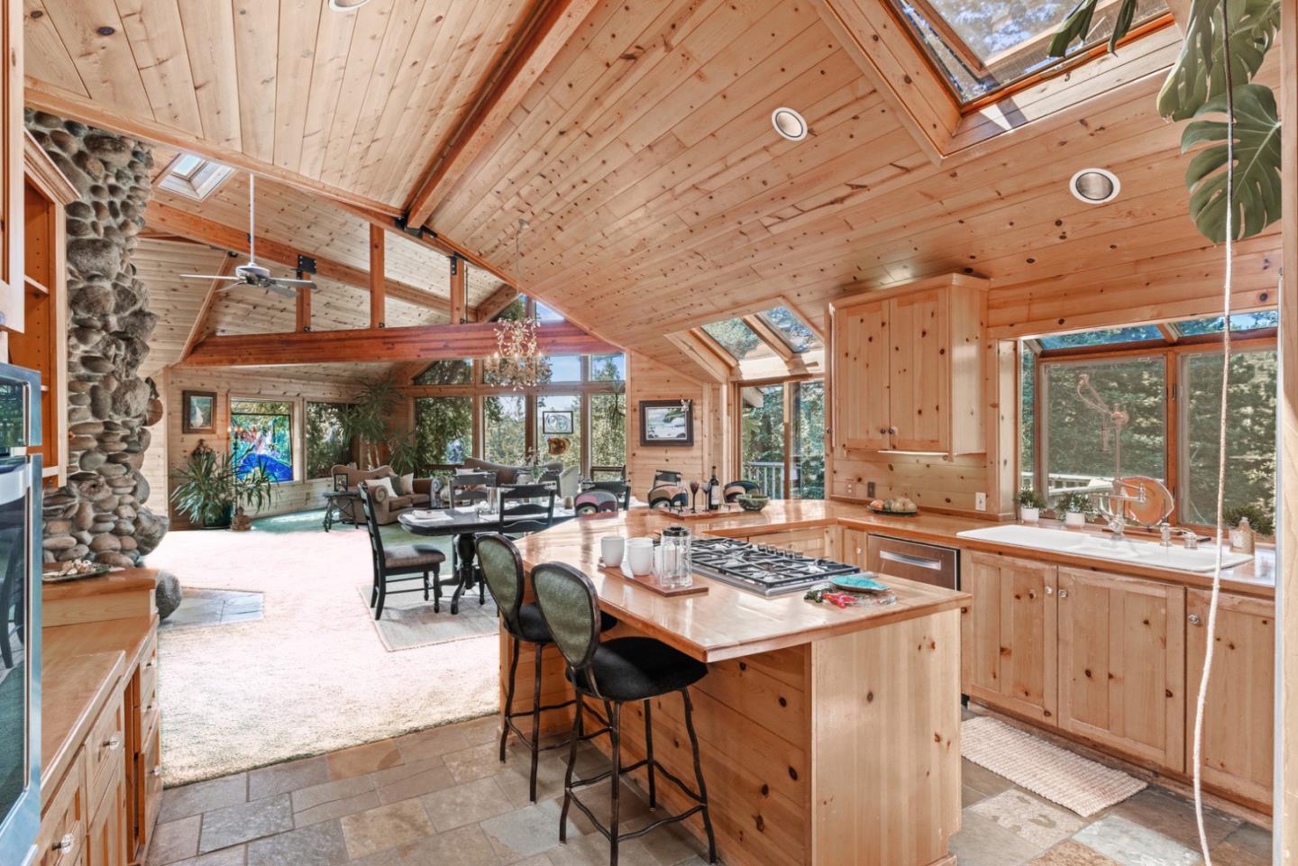 Detail Gallery Image 8 of 62 For 994 Laurel Grove Dr, Soquel,  CA 95073 - 5 Beds | 4 Baths