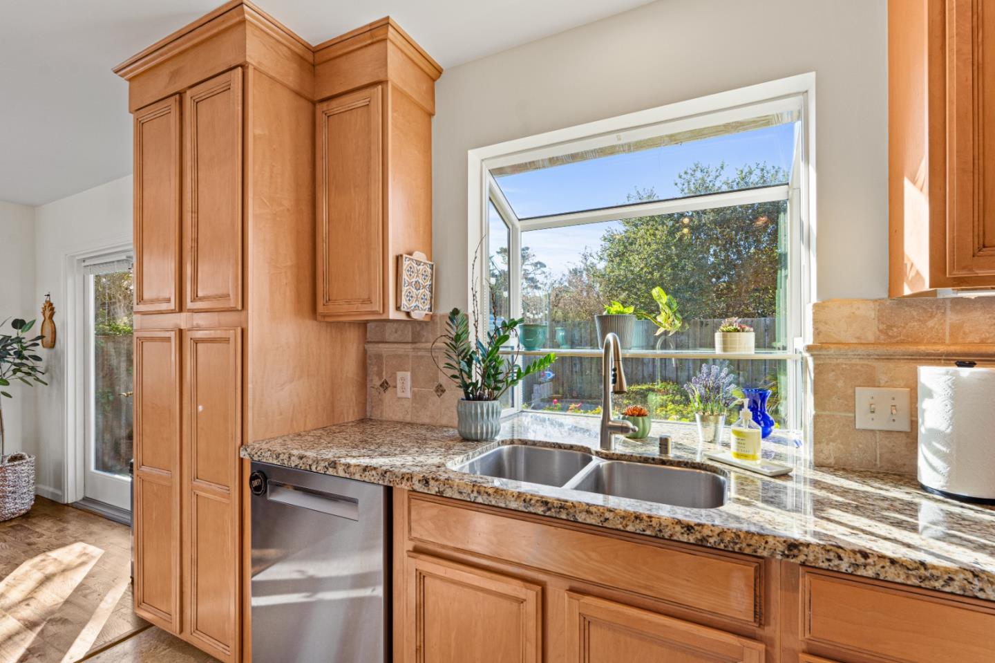 Detail Gallery Image 11 of 32 For 1109 Mcclellan Ave, Monterey,  CA 93940 - 3 Beds | 2 Baths