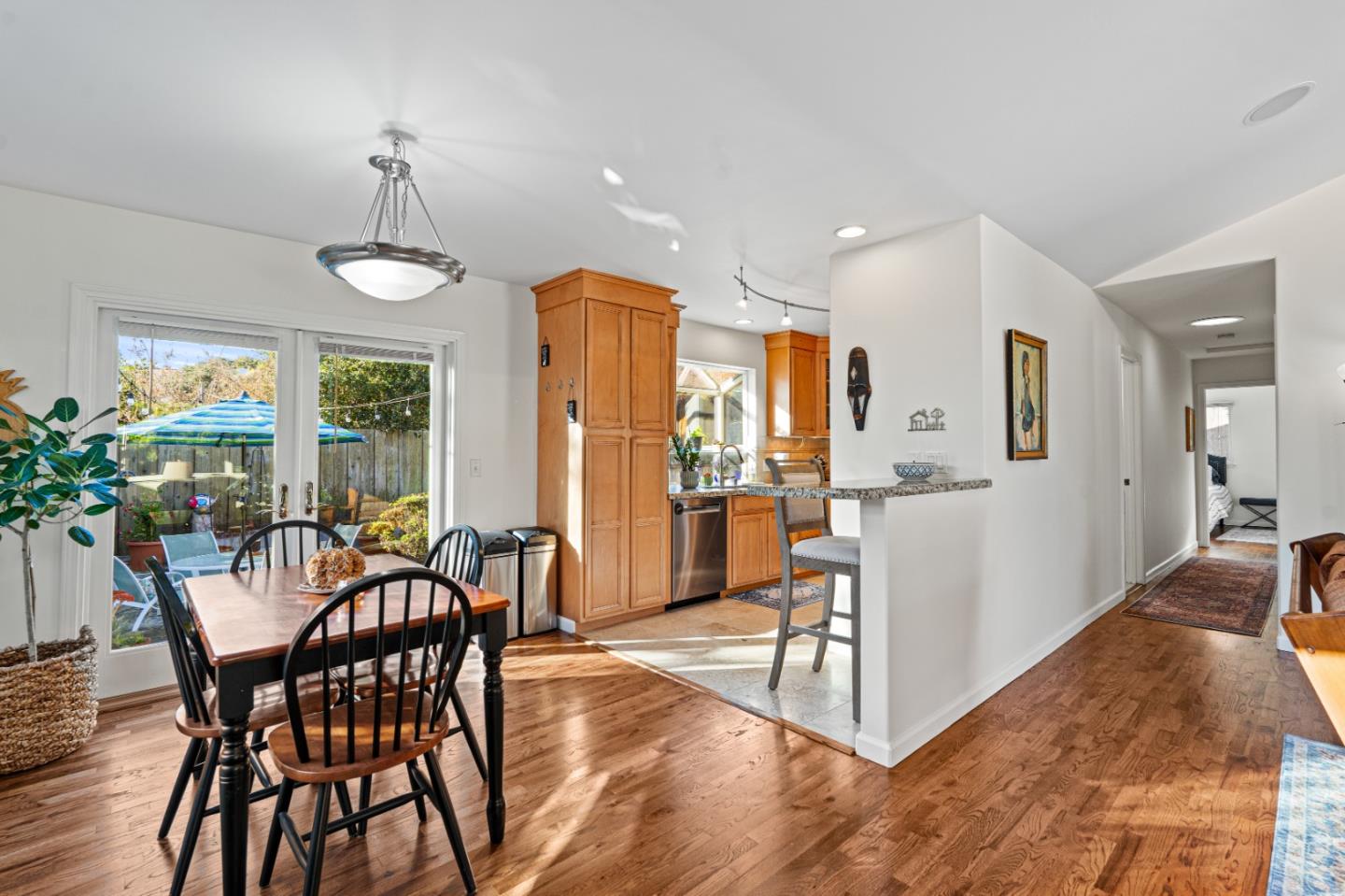 Detail Gallery Image 9 of 32 For 1109 Mcclellan Ave, Monterey,  CA 93940 - 3 Beds | 2 Baths