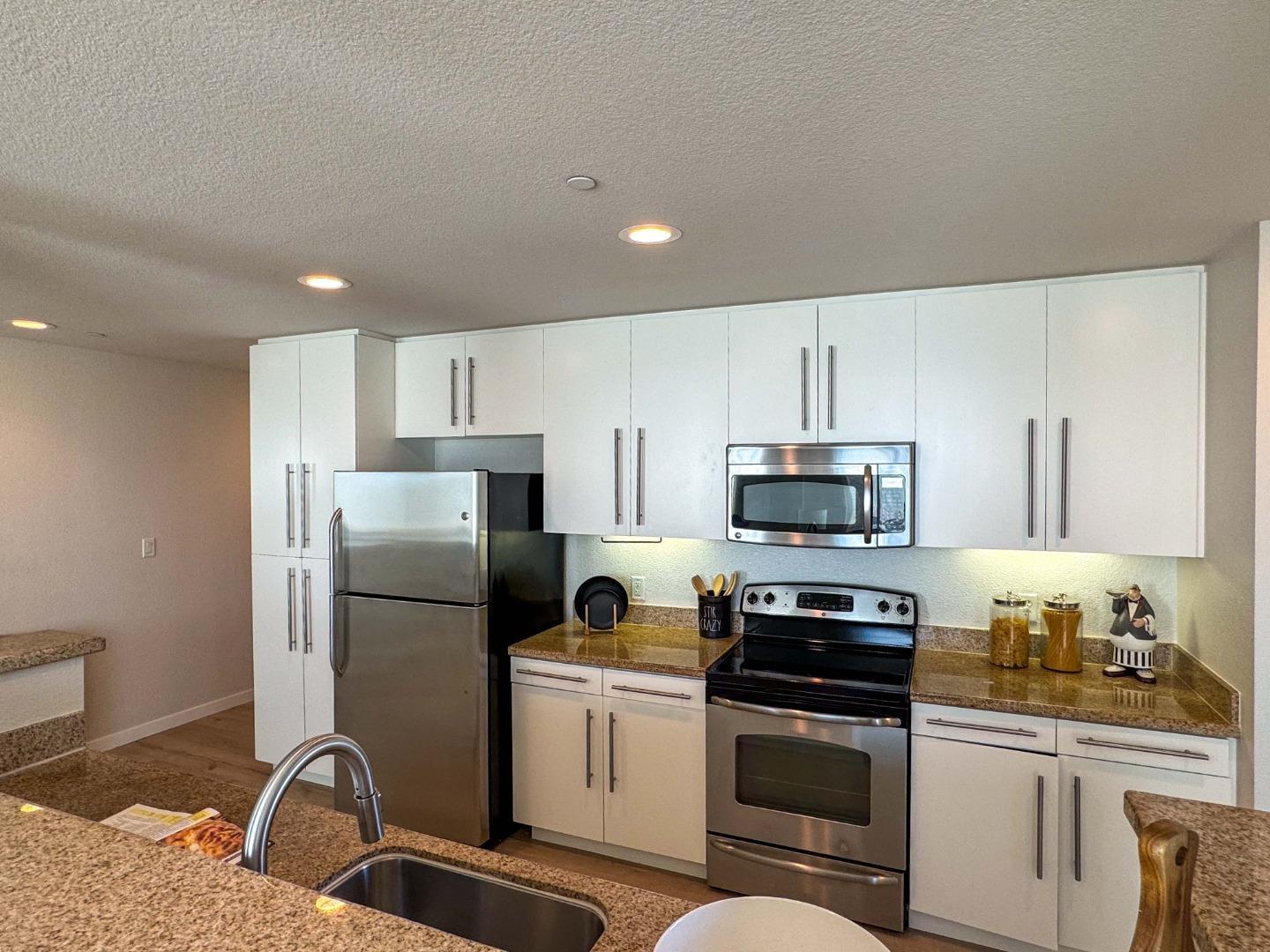 Detail Gallery Image 10 of 32 For 1375 Lick Ave #428,  San Jose,  CA 95110 - 2 Beds | 2 Baths