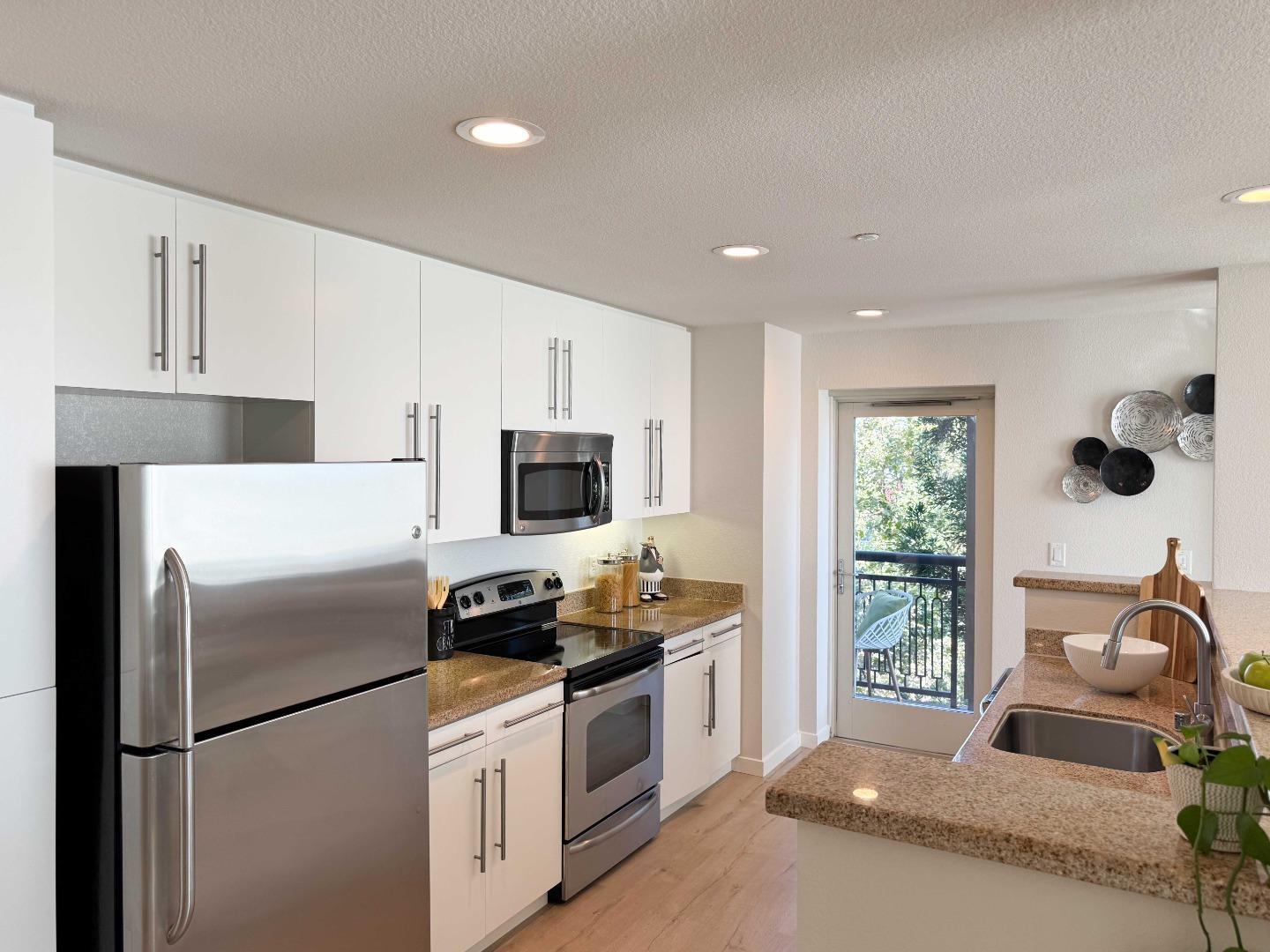 Detail Gallery Image 5 of 32 For 1375 Lick Ave #428,  San Jose,  CA 95110 - 2 Beds | 2 Baths