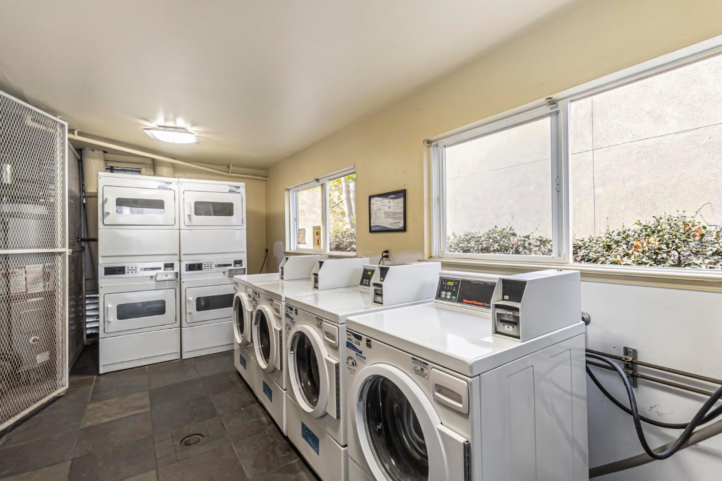 Detail Gallery Image 15 of 19 For 181 Del Medio Ave #305,  Mountain View,  CA 94040 - 1 Beds | 1 Baths