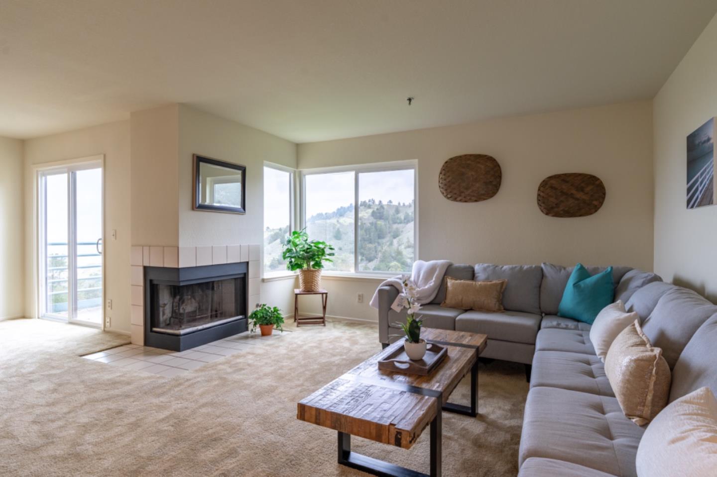 Detail Gallery Image 8 of 29 For 943 Fassler Ave, Pacifica,  CA 94044 - 2 Beds | 2/1 Baths