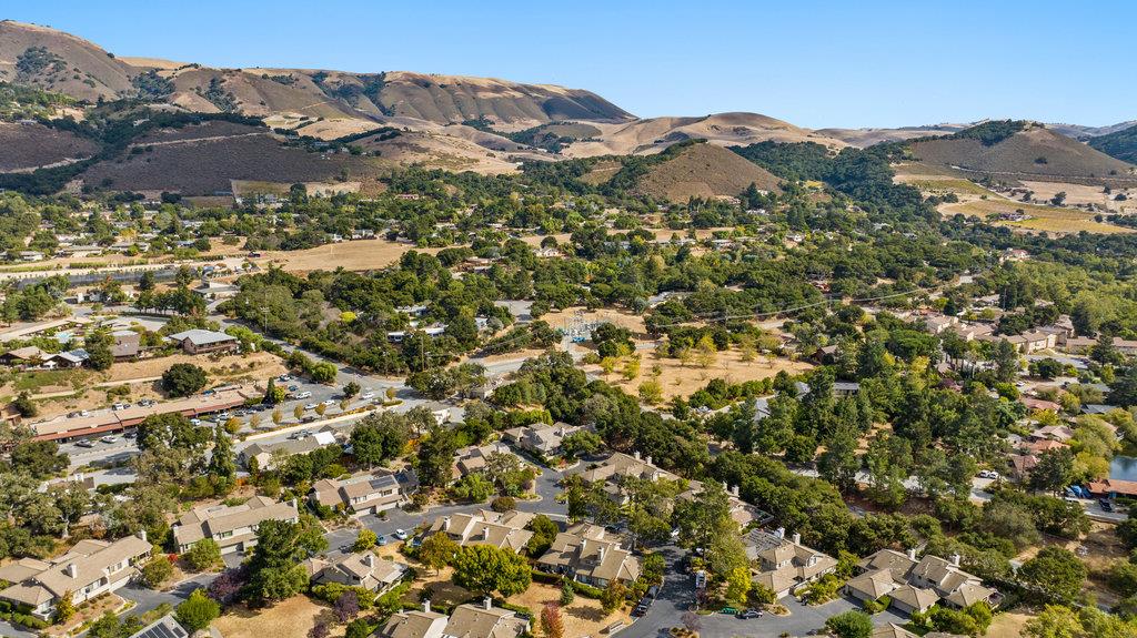 Detail Gallery Image 5 of 38 For 134 White Oaks Ln, Carmel Valley,  CA 93924 - 2 Beds | 2 Baths