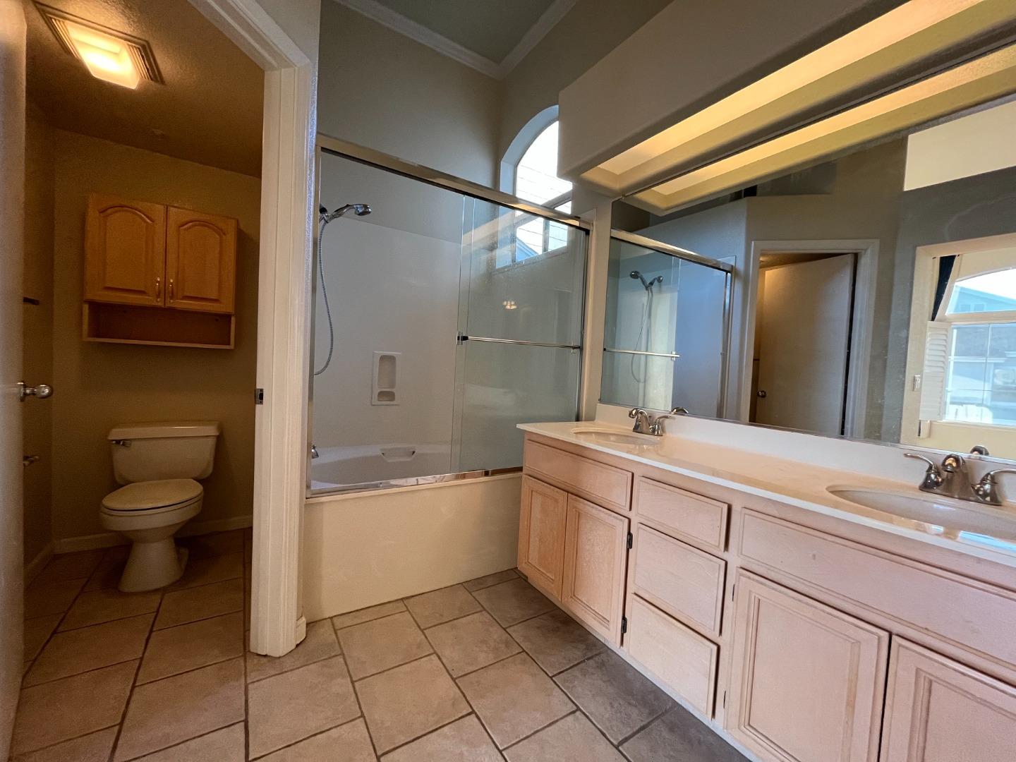 Detail Gallery Image 7 of 13 For 549 Shoal Cir, Redwood City,  CA 94065 - 1 Beds | 2 Baths