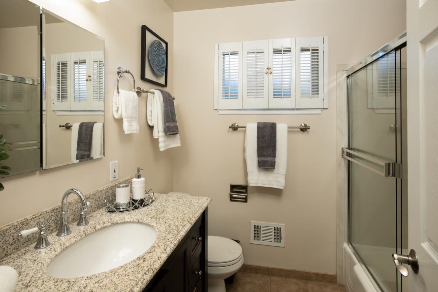 Detail Gallery Image 13 of 17 For 3615 Highland Ave, Redwood City,  CA 94062 - 3 Beds | 2 Baths