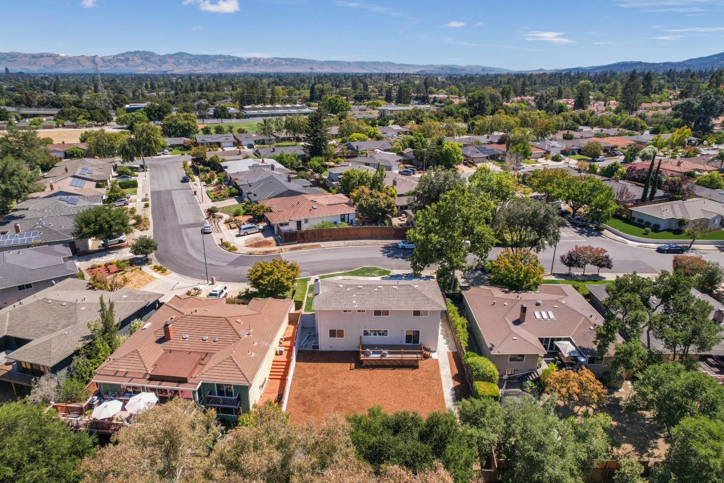 Detail Gallery Image 37 of 41 For 1637 Hyde Dr, Los Gatos,  CA 95032 - 5 Beds | 2/1 Baths