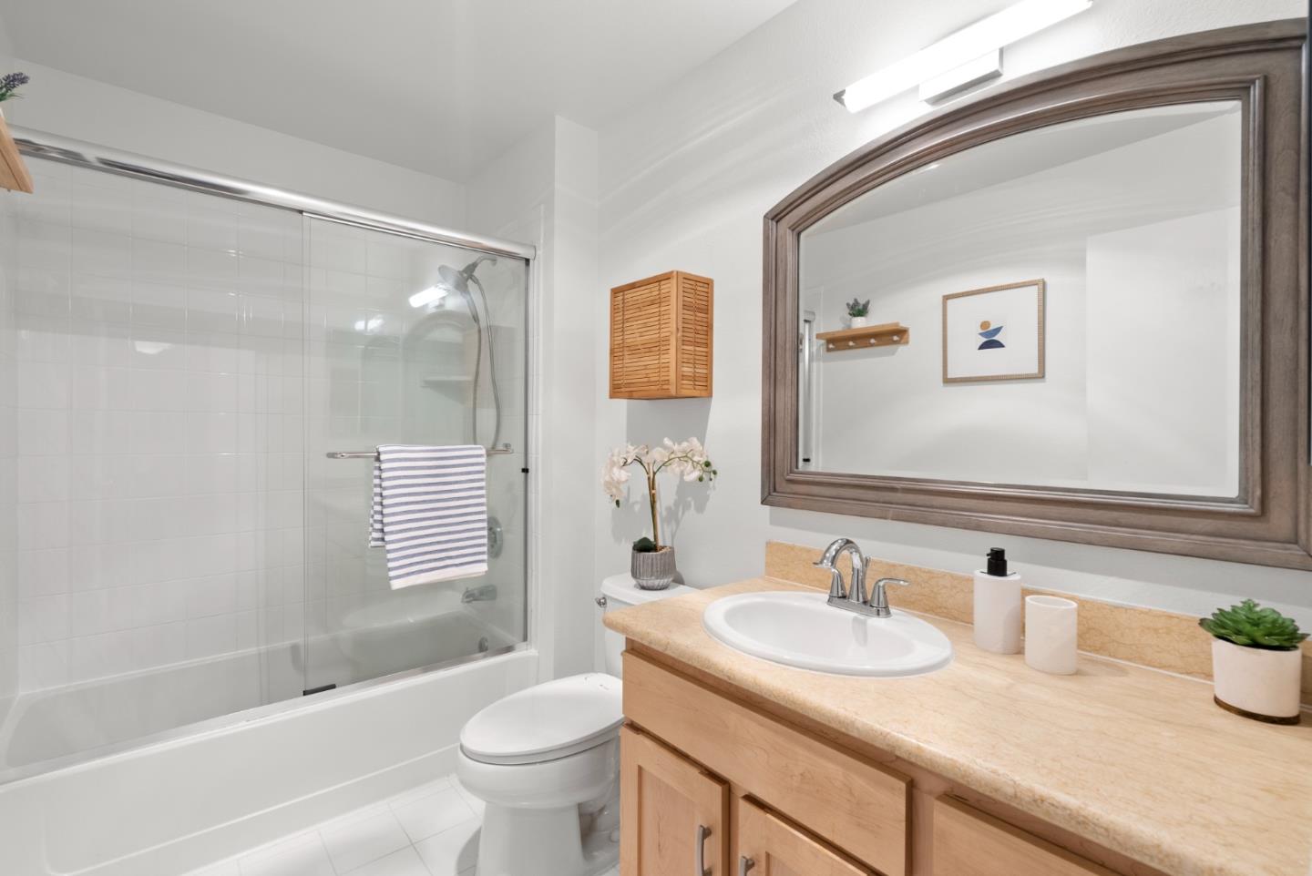 Detail Gallery Image 6 of 8 For 197 Marina Lakes Dr, Richmond,  CA 94804 - 2 Beds | 1 Baths