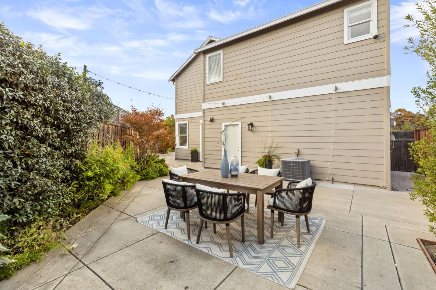 Detail Gallery Image 34 of 37 For 954 Baines St, East Palo Alto,  CA 94303 - 4 Beds | 2/1 Baths