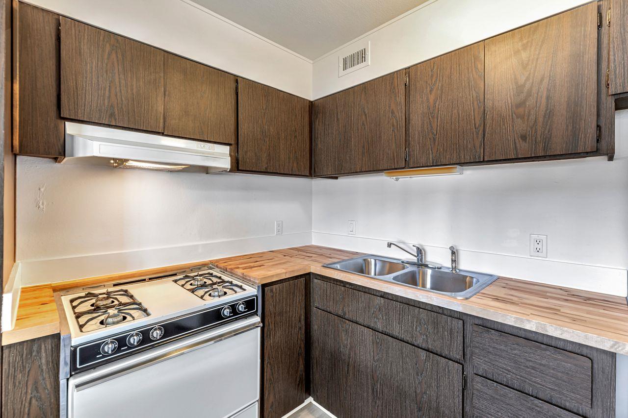 Detail Gallery Image 13 of 50 For 500 Glenwood Cir #214,  Monterey,  CA 93940 - 1 Beds | 1 Baths