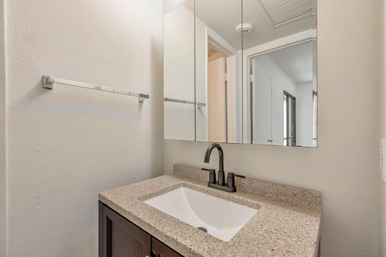 Detail Gallery Image 23 of 50 For 500 Glenwood Cir #214,  Monterey,  CA 93940 - 1 Beds | 1 Baths