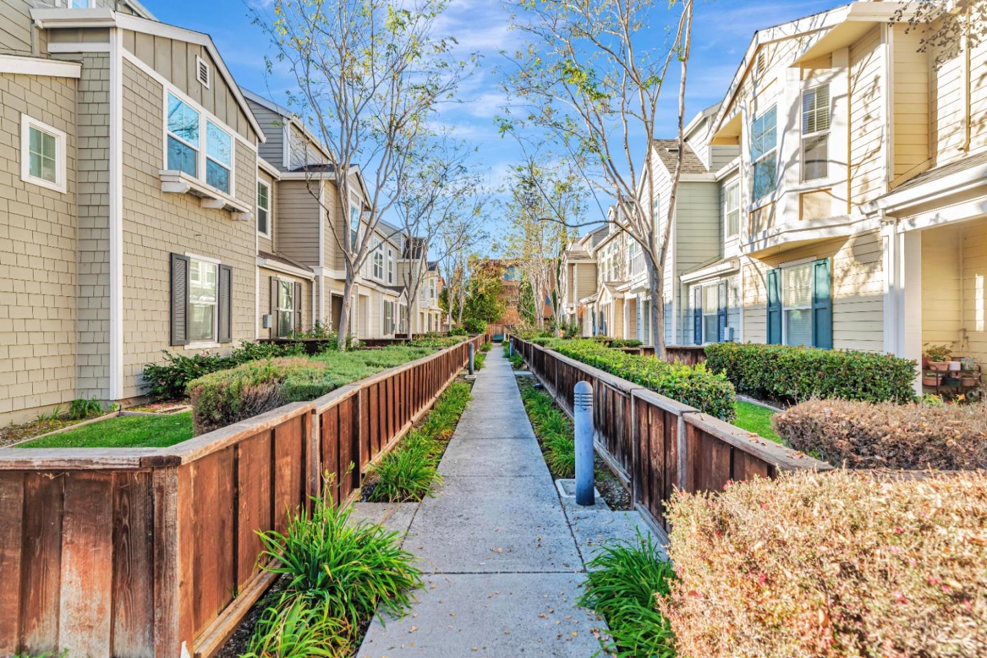 Detail Gallery Image 27 of 32 For 662 Pinnacles Ter, Sunnyvale,  CA 94085 - 3 Beds | 3 Baths