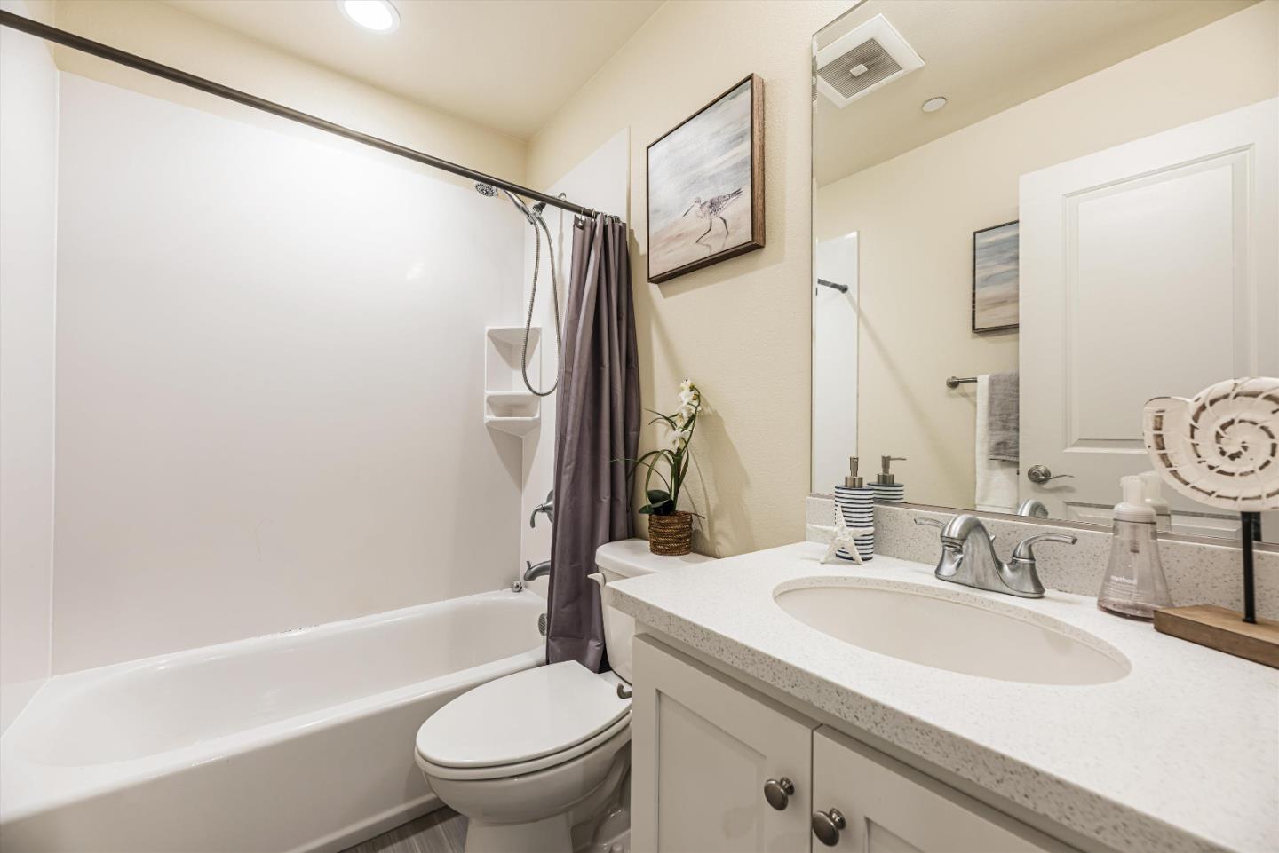 Detail Gallery Image 21 of 34 For 166 Tilton, San Mateo,  CA 94401 - 2 Beds | 2 Baths