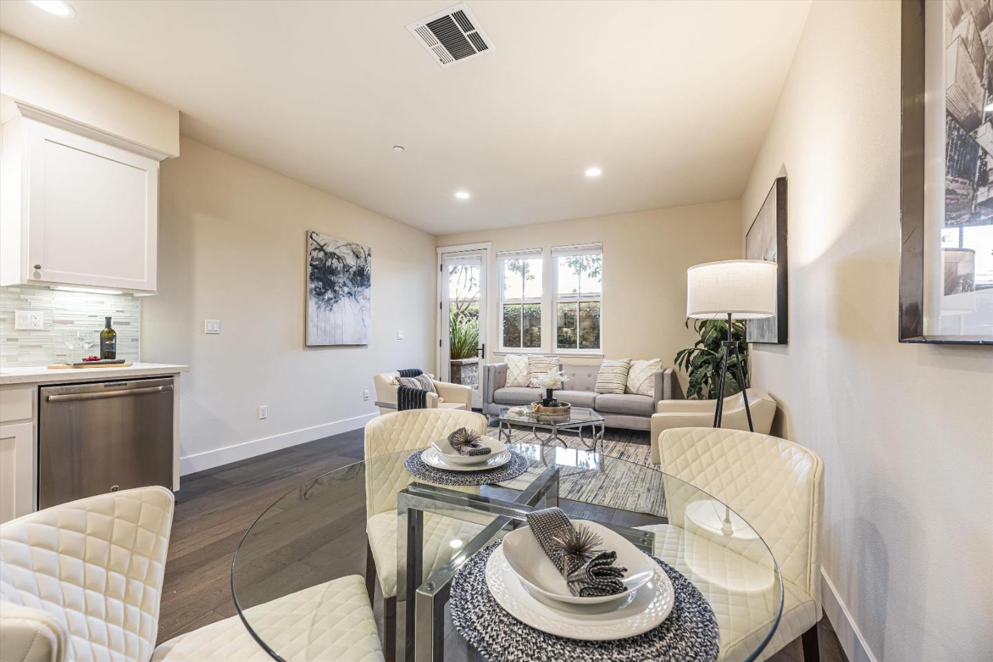 Detail Gallery Image 7 of 34 For 166 Tilton, San Mateo,  CA 94401 - 2 Beds | 2 Baths