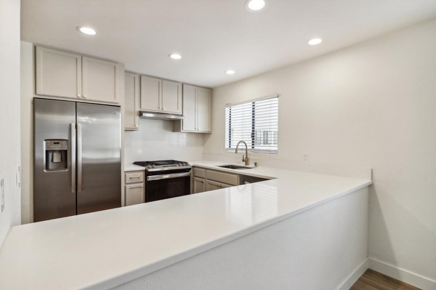 Detail Gallery Image 9 of 25 For 15111 Freeman Ave #84,  Lawndale,  CA 90260 - 3 Beds | 2/1 Baths