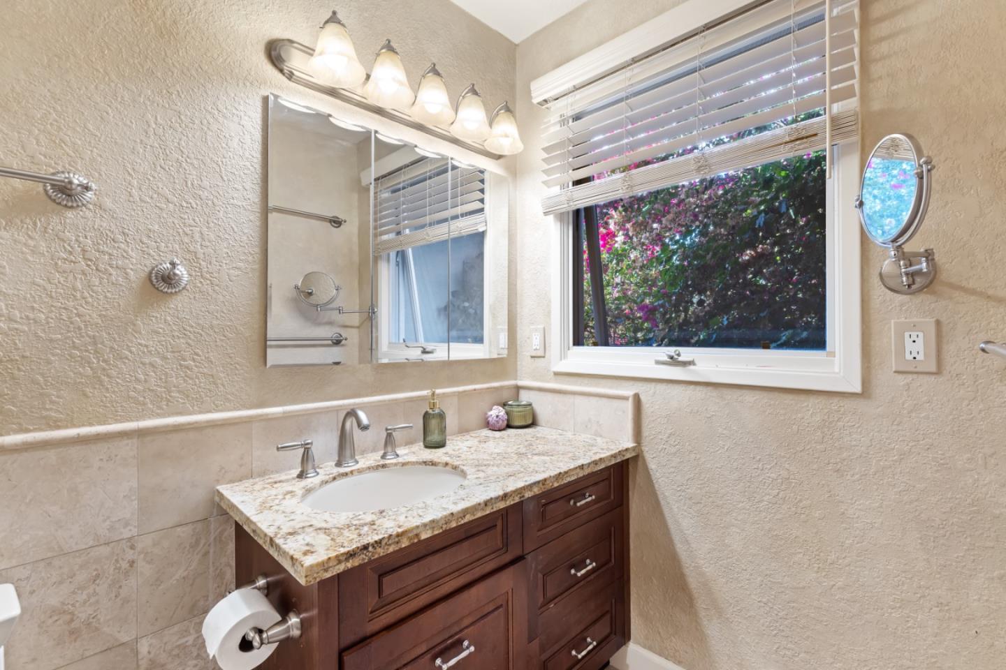 Detail Gallery Image 21 of 31 For 1990 Scott Ln, Los Altos,  CA 94024 - 4 Beds | 2 Baths