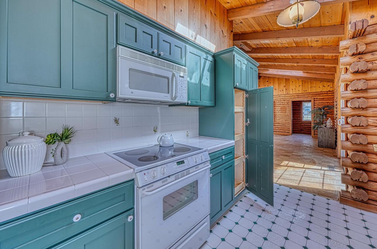 Detail Gallery Image 18 of 38 For 266 Crocker Ave, Pacific Grove,  CA 93950 - 3 Beds | 2 Baths