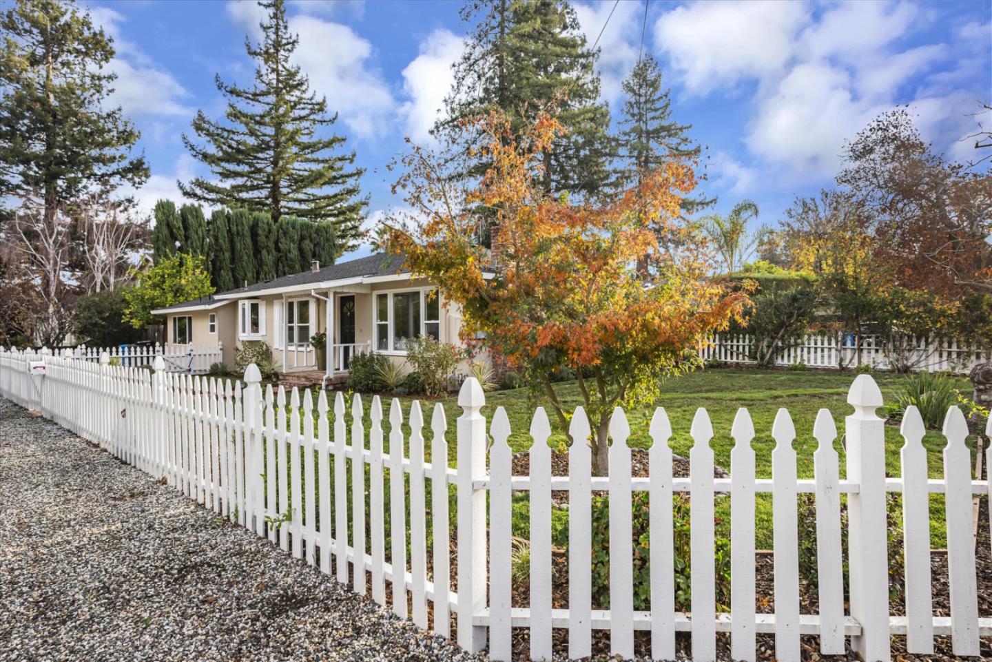 Detail Gallery Image 3 of 37 For 1600 Milton St, Redwood City,  CA 94061 - 3 Beds | 2 Baths