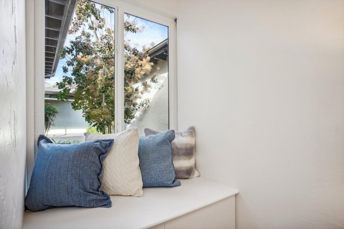 Detail Gallery Image 13 of 21 For 65 Gladys Ave, Mountain View,  CA 94043 - 2 Beds | 2 Baths