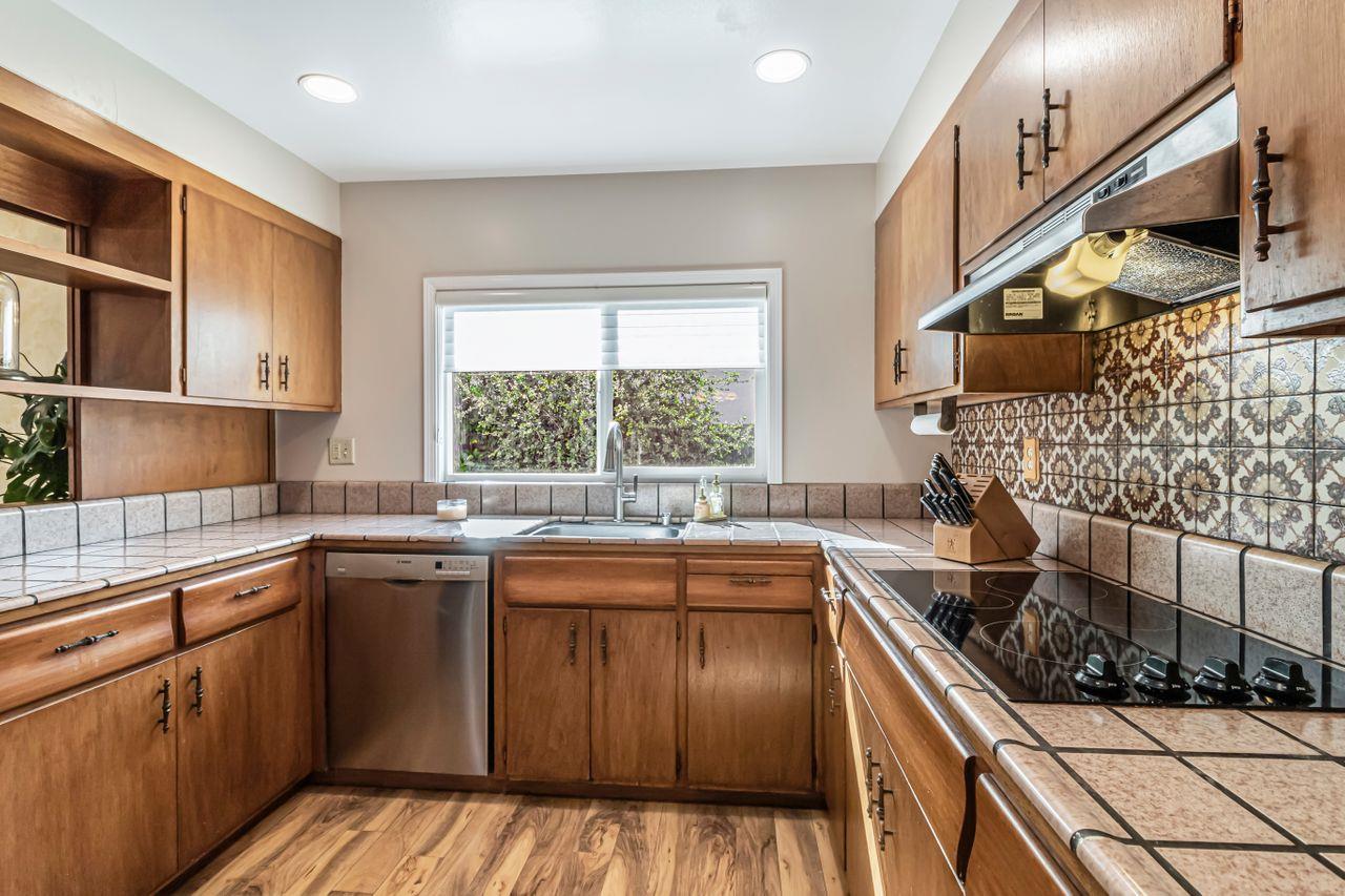 Detail Gallery Image 10 of 29 For 12108 Ingrid Ct, Saratoga,  CA 95070 - 4 Beds | 2/1 Baths