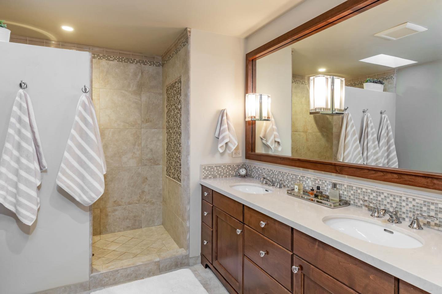 Detail Gallery Image 14 of 29 For 633 Charmain Cir, Mountain View,  CA 94041 - 3 Beds | 2/1 Baths