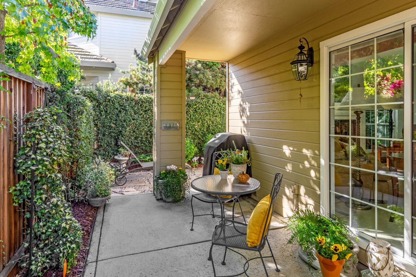 Detail Gallery Image 21 of 29 For 633 Charmain Cir, Mountain View,  CA 94041 - 3 Beds | 2/1 Baths