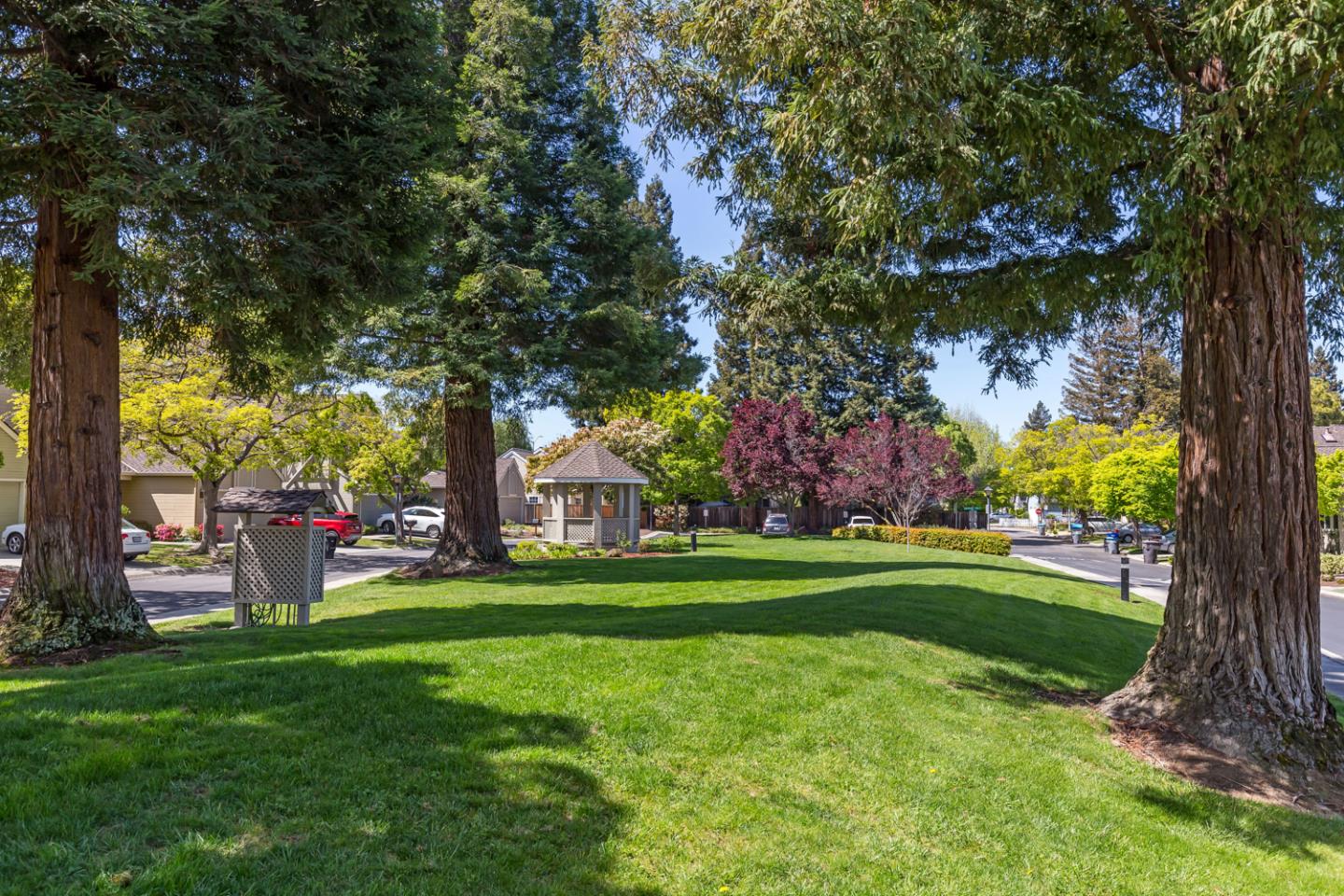 Detail Gallery Image 25 of 29 For 633 Charmain Cir, Mountain View,  CA 94041 - 3 Beds | 2/1 Baths