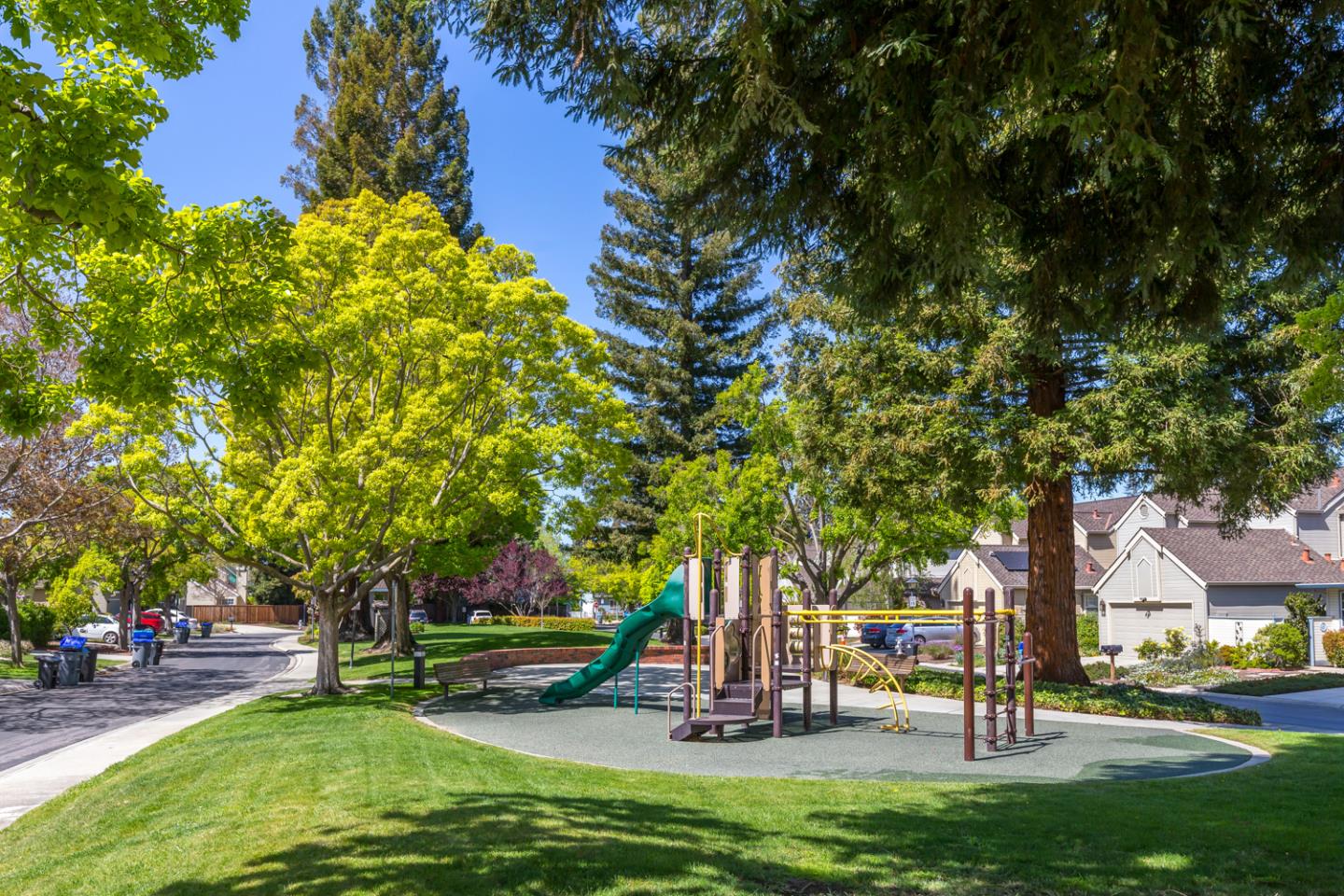 Detail Gallery Image 27 of 29 For 633 Charmain Cir, Mountain View,  CA 94041 - 3 Beds | 2/1 Baths