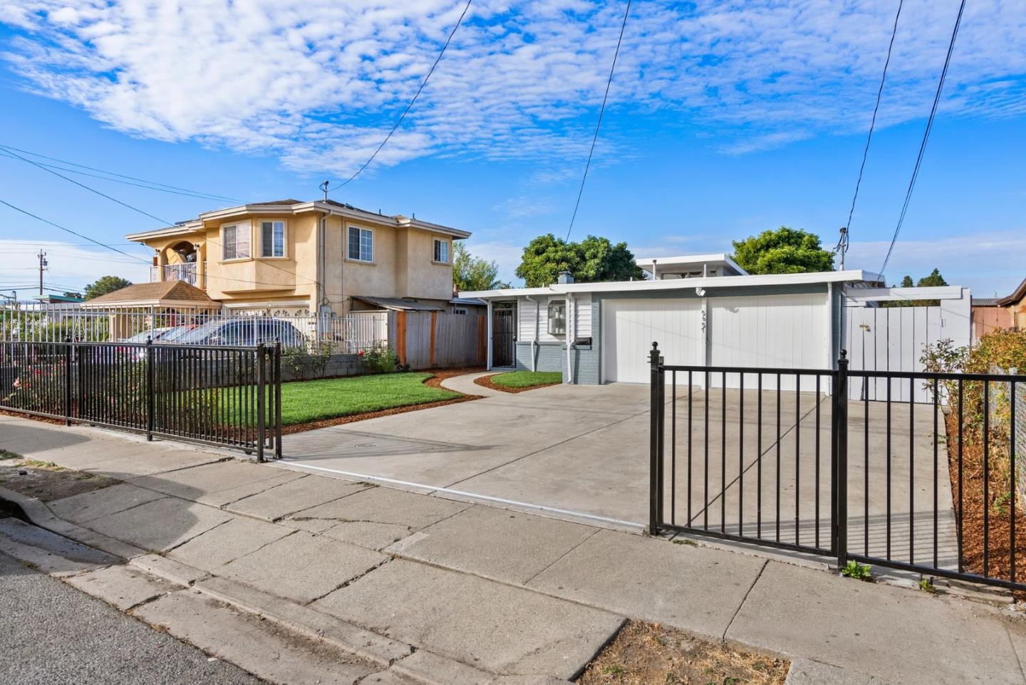 Detail Gallery Image 3 of 32 For 2627 Fordham St, East Palo Alto,  CA 94303 - 4 Beds | 2 Baths