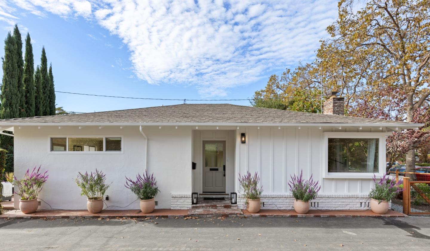 Detail Gallery Image 4 of 23 For 150 Tennyson Ave, Palo Alto,  CA 94301 - 3 Beds | 2 Baths