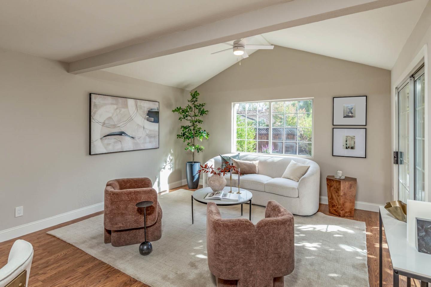 Detail Gallery Image 11 of 24 For 1645 Yale Dr, Mountain View,  CA 94040 - 4 Beds | 2 Baths