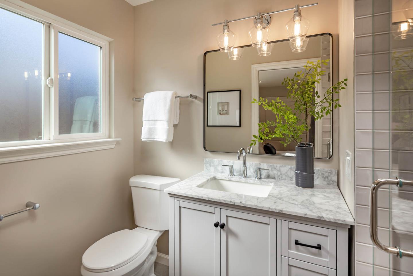 Detail Gallery Image 14 of 24 For 1645 Yale Dr, Mountain View,  CA 94040 - 4 Beds | 2 Baths