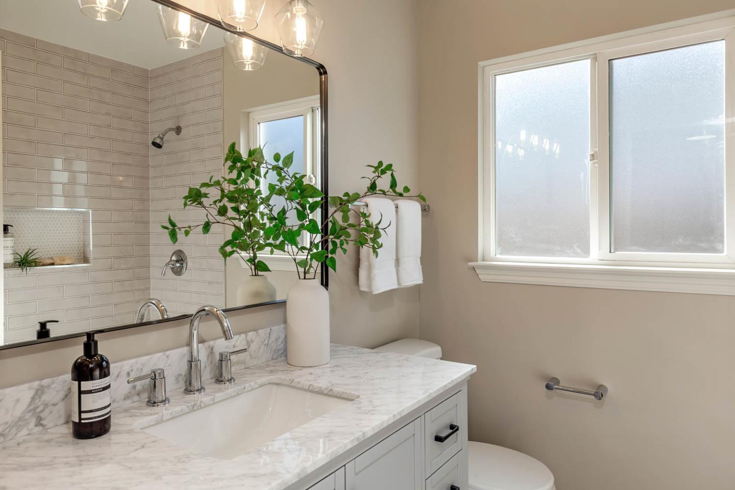 Detail Gallery Image 19 of 24 For 1645 Yale Dr, Mountain View,  CA 94040 - 4 Beds | 2 Baths