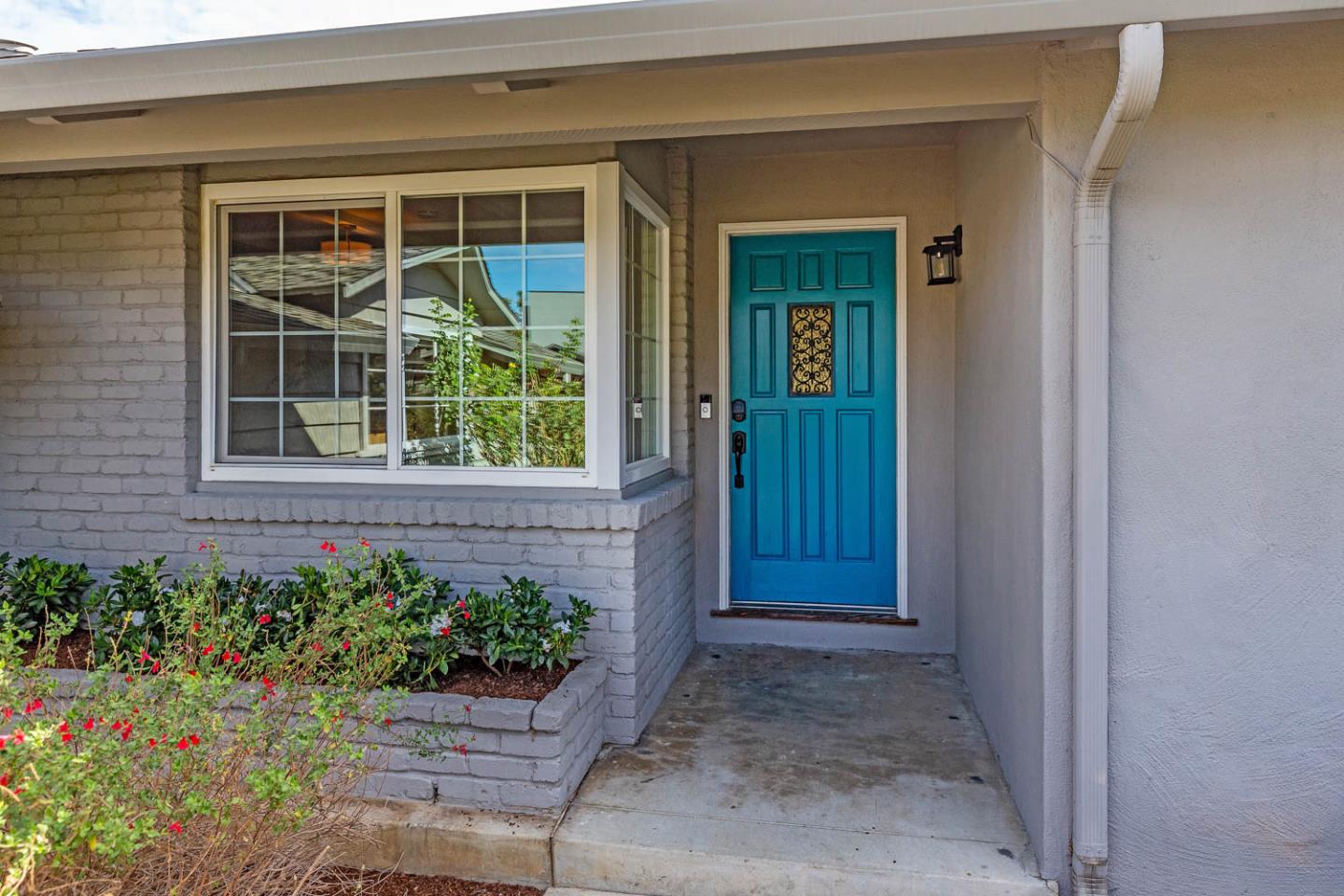 Detail Gallery Image 3 of 24 For 1645 Yale Dr, Mountain View,  CA 94040 - 4 Beds | 2 Baths