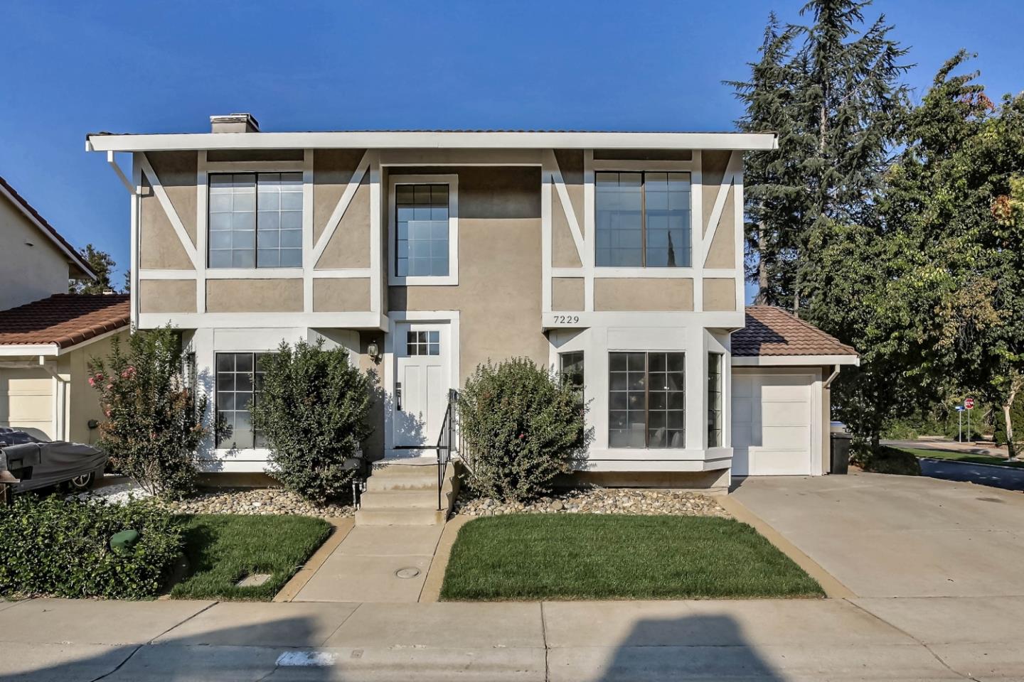 Detail Gallery Image 1 of 16 For 7229 Sleepy Creek Dr, San Jose,  CA 95120 - 3 Beds | 2/1 Baths