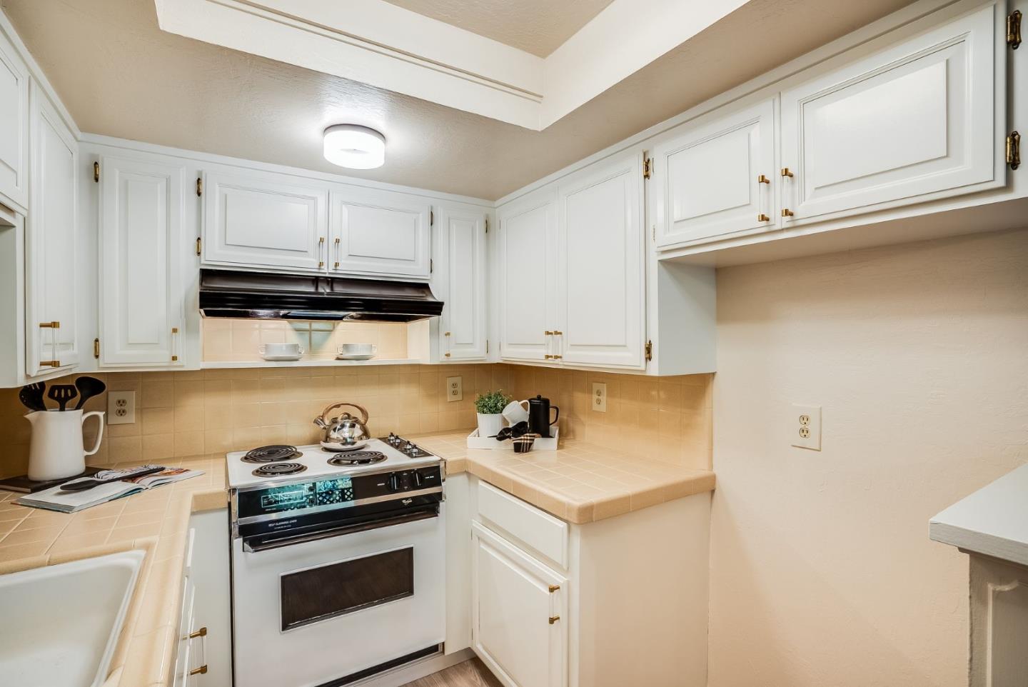 Detail Gallery Image 10 of 24 For 278 Monroe Dr #15,  Mountain View,  CA 94040 - 2 Beds | 1 Baths