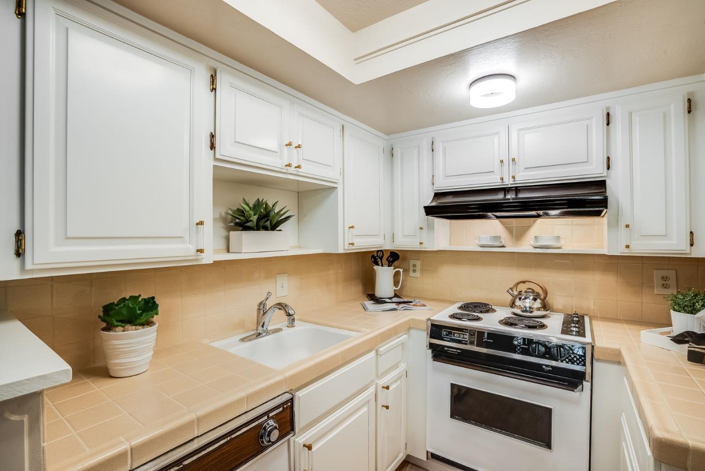 Detail Gallery Image 9 of 24 For 278 Monroe Dr #15,  Mountain View,  CA 94040 - 2 Beds | 1 Baths