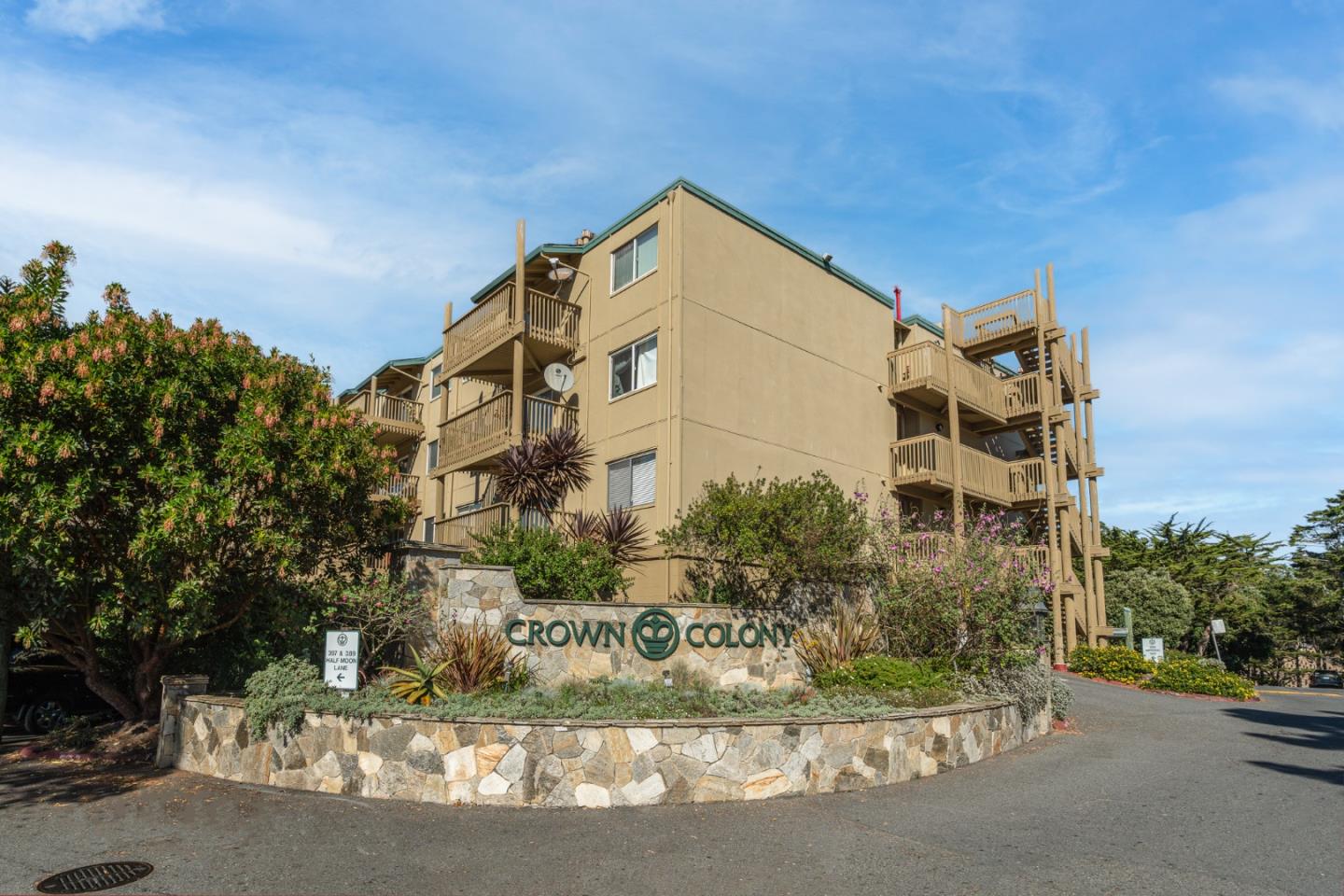 Detail Gallery Image 1 of 30 For 373 Half Moon Ln #206,  Daly City,  CA 94015 - 2 Beds | 1/1 Baths