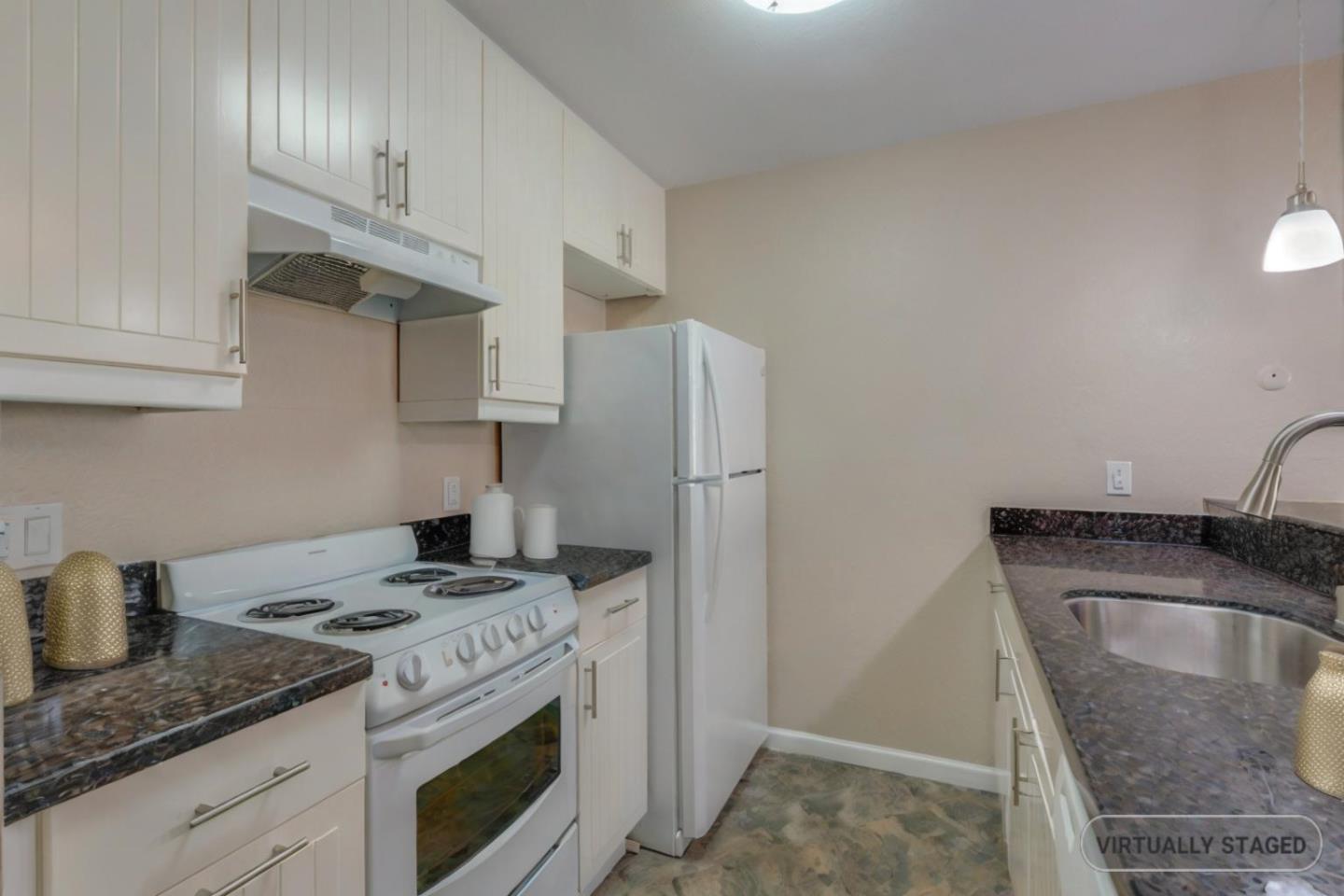 Detail Gallery Image 4 of 30 For 373 Half Moon Ln #206,  Daly City,  CA 94015 - 2 Beds | 1/1 Baths