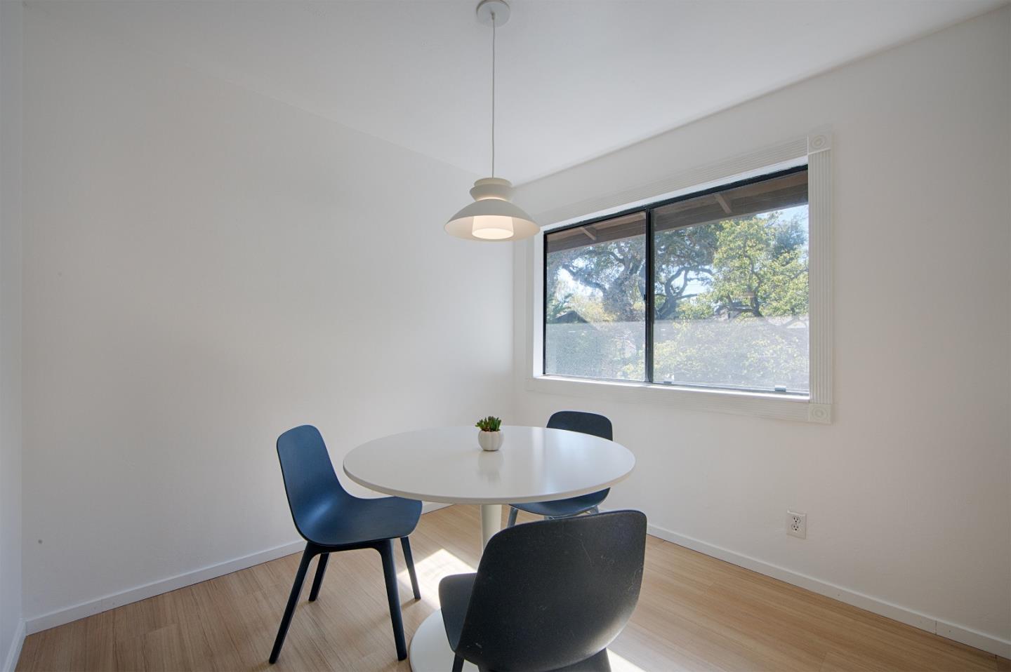 Detail Gallery Image 9 of 28 For 610 Gilbert Ave #14,  Menlo Park,  CA 94025 - 2 Beds | 2 Baths