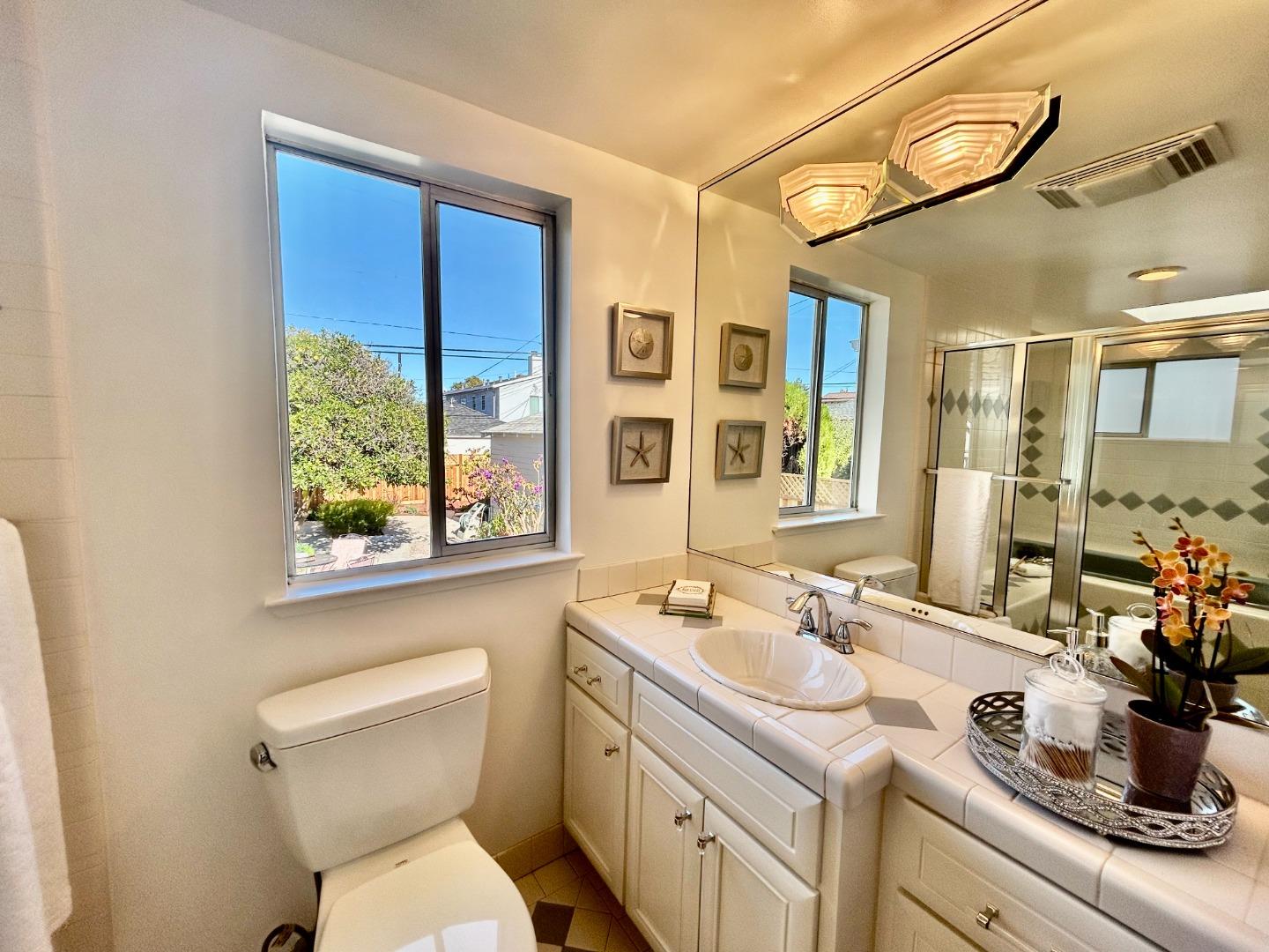 Detail Gallery Image 9 of 15 For 1508 Vancouver Ave, Burlingame,  CA 94010 - 3 Beds | 2 Baths