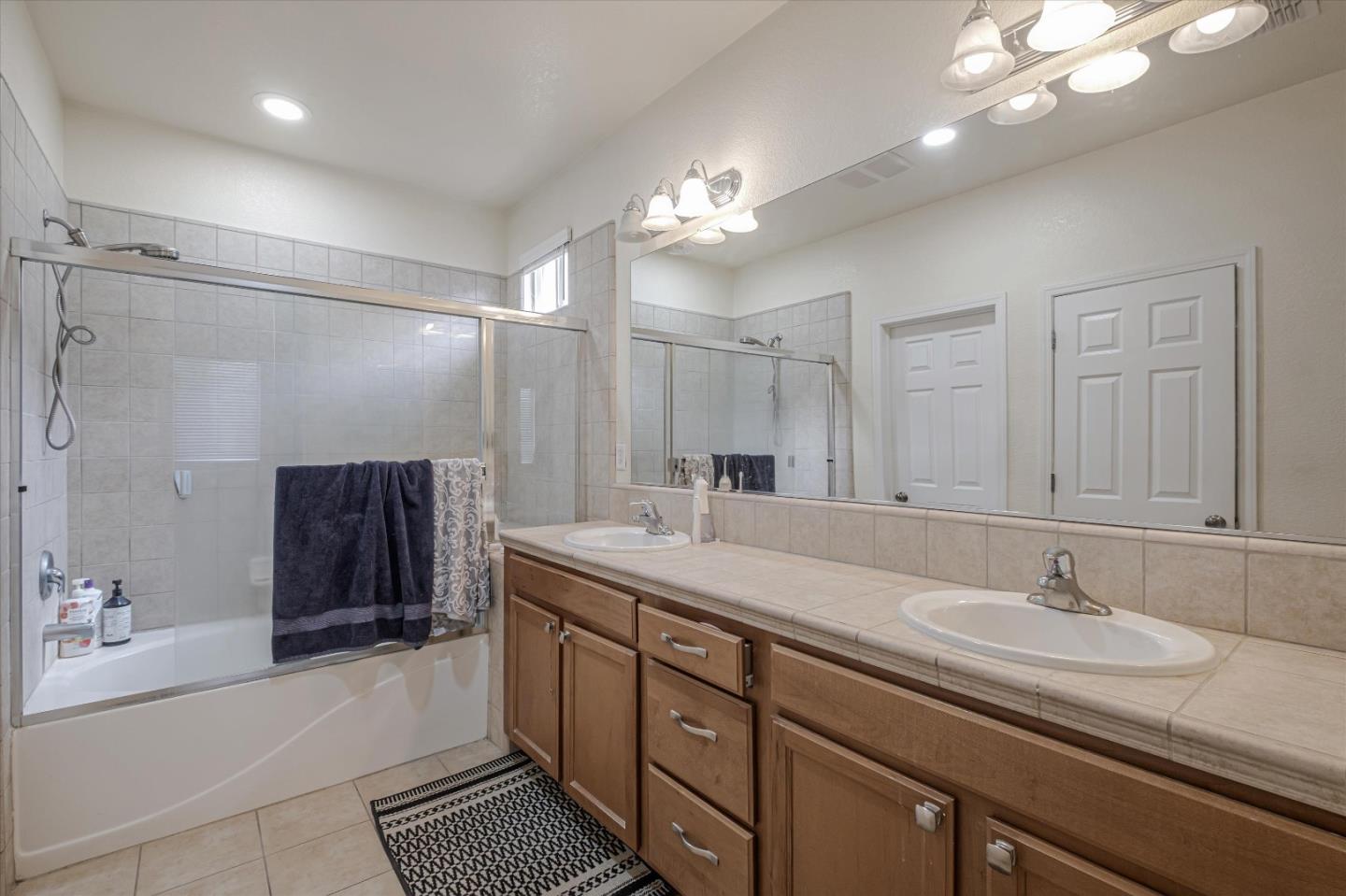 Detail Gallery Image 11 of 15 For 8564 Hawley Way, Elk Grove,  CA 95624 - 3 Beds | 2 Baths