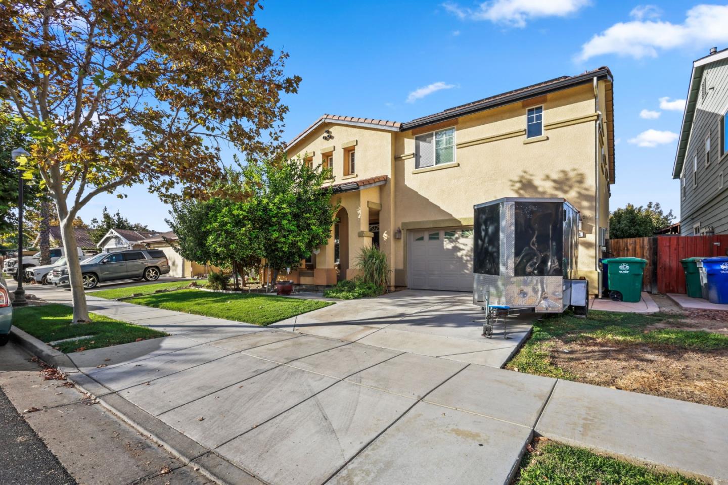 Detail Gallery Image 1 of 30 For 2334 N Fallbrook Dr, Los Banos,  CA 93635 - 5 Beds | 2/1 Baths