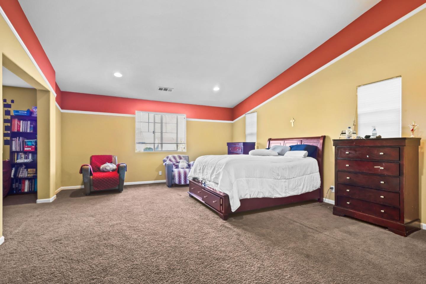 Detail Gallery Image 16 of 30 For 2334 N Fallbrook Dr, Los Banos,  CA 93635 - 5 Beds | 2/1 Baths