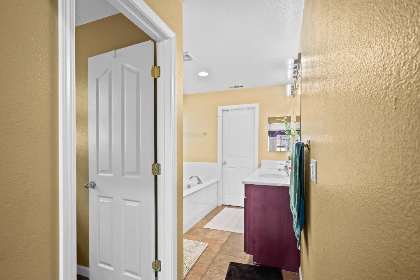 Detail Gallery Image 17 of 30 For 2334 N Fallbrook Dr, Los Banos,  CA 93635 - 5 Beds | 2/1 Baths