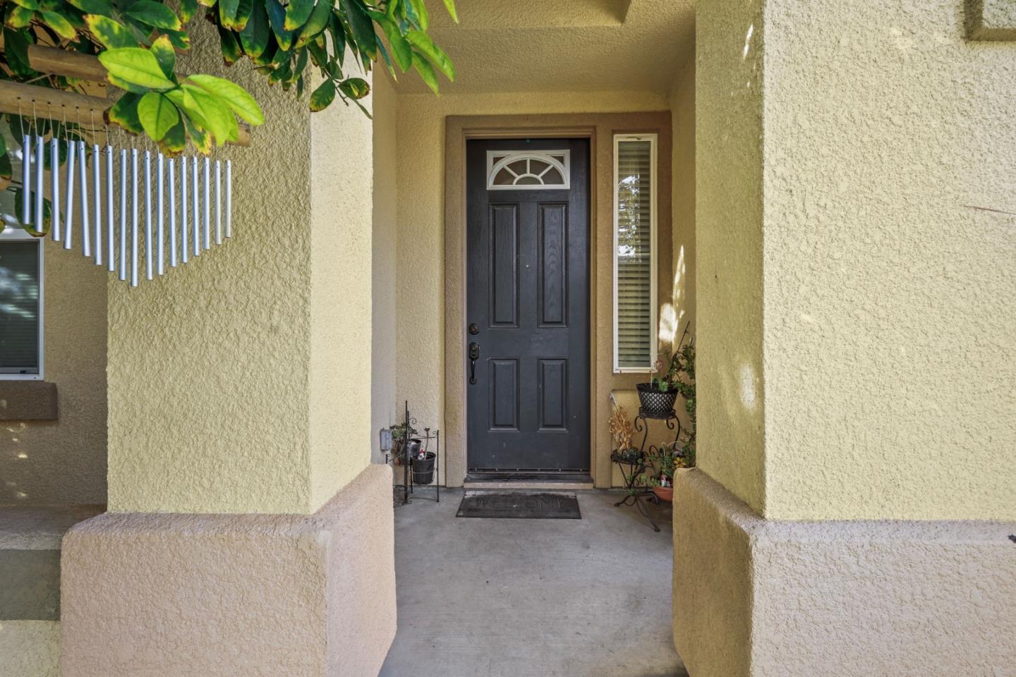 Detail Gallery Image 4 of 30 For 2334 N Fallbrook Dr, Los Banos,  CA 93635 - 5 Beds | 2/1 Baths